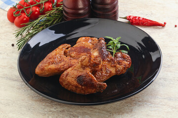Roasted chicken wings with spicy sauce
