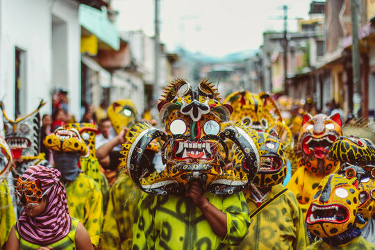 Danzas y tradiciones de M&eacute;xico