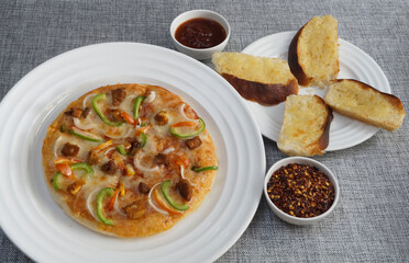 Paneer (cottage cheese) pizza & garlic breads