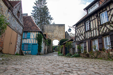 Gerberoy, Maison à colombages et la tour porte. Oise. Picardie. Hauts-de-France	