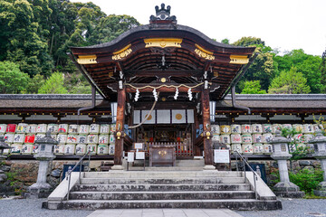 お酒の神様を祀る松尾大社（京都市嵐山）