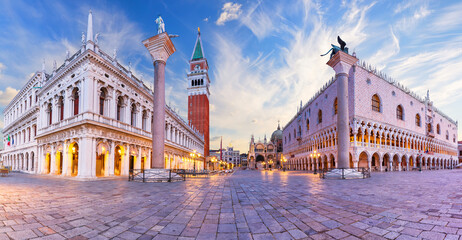 Naklejka premium Doge's Palace, Library of Saint Mark and the Columns of Saint Mark and Saint Theodore, panorama of Venice, Italy