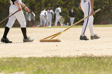 試合後のトンボ掛け © rai