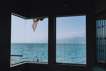 Fototapeta na wymiar Santa Monica, Los Angeles, view of the ocean through windows