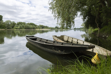 Obraz premium Barques sur le bord de la Loire