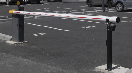 Barri&egrave;re d'acc&egrave;s &agrave; un parking privatif