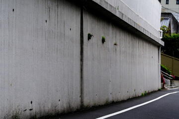 Fototapeta na wymiar 東京港区赤坂5丁目の擁壁のある風景