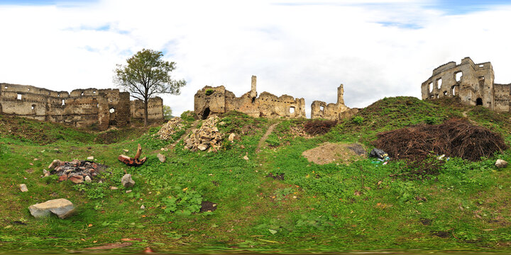 Castle Povazsky Hrad - Courtyard