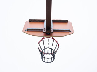 Un panier de basket ball sur fond blanc