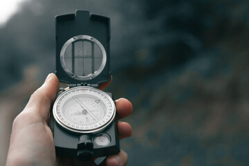 Naklejka premium compass in hand find way destination