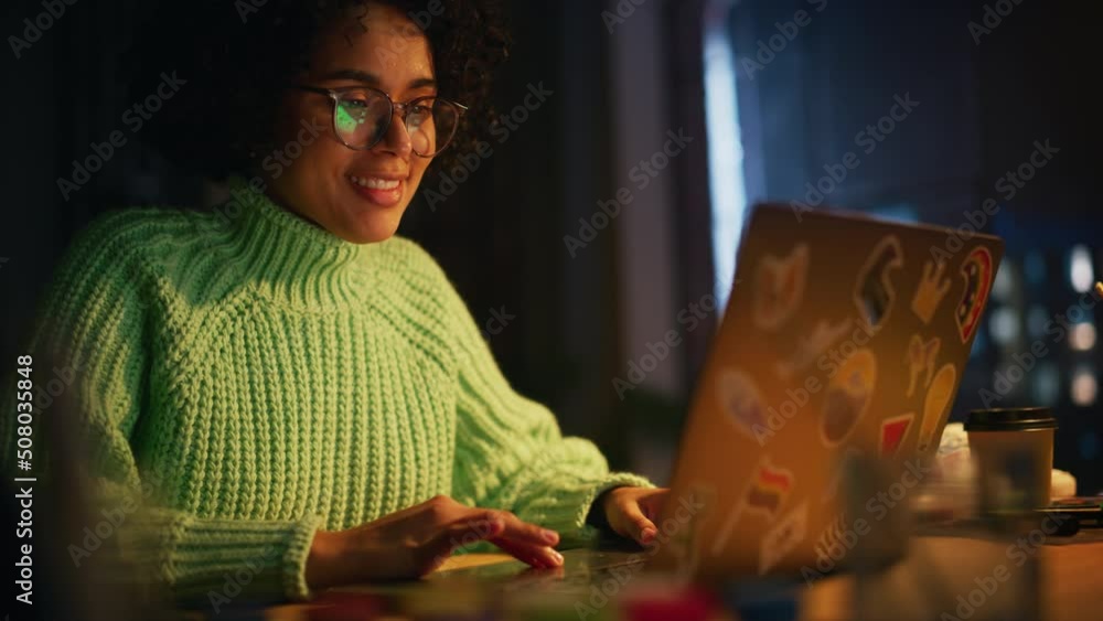 Leinwandbilder positive black female software engineer coding on laptop computer while working with inspiration in 