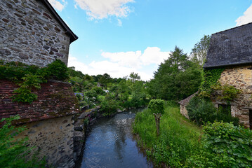 Fototapeta na wymiar Frankreich - Saint-Suzanne - Spaziergang der Mühlen & Fluss Weiler