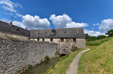 Frankreich - Saint-Suzanne - Spaziergang der M&uuml;hlen & Fluss Weiler