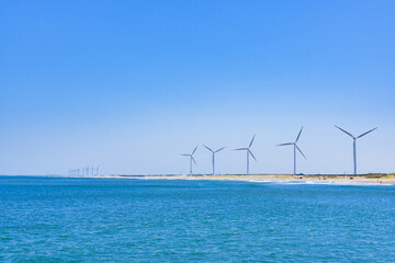 Fototapeta premium 風力発電 再生可能エネルギー 再エネ 【 SDGs の イメージ 】