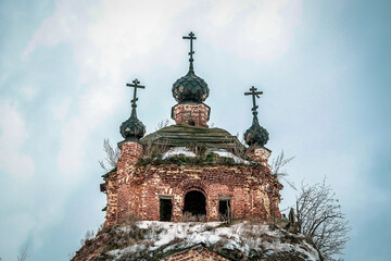Obraz premium Five-domed Orthodox abandoned church