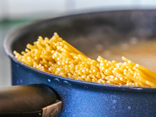 cocer preparar agua sarten pasta espagueti espagueti cocer alimentacion  