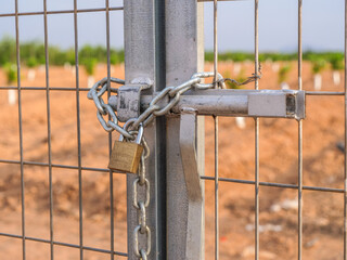 Candado poner candados en campo por protección y robos