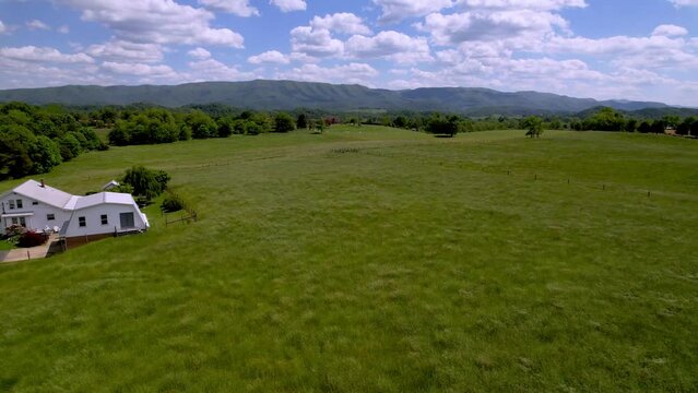 aerial fast pullout of farm near damascus and abingdon virginia