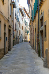 Fototapeta na wymiar Narrow street in the medieval town of Bibbiena, Tuscany, Italy.