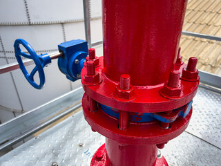 Assemble the flange, insert the water pipe valve and paint.