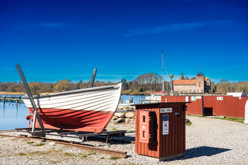 Fototapeta na wymiar Schönes Holzboot im Trockendock