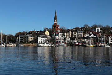 Fototapeta premium Stadtansicht Flensburg , Hafen von Flensburg im Frühling