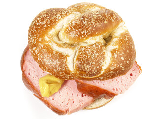 Fleischkäse im Laugenbrötchen - Freigestellt