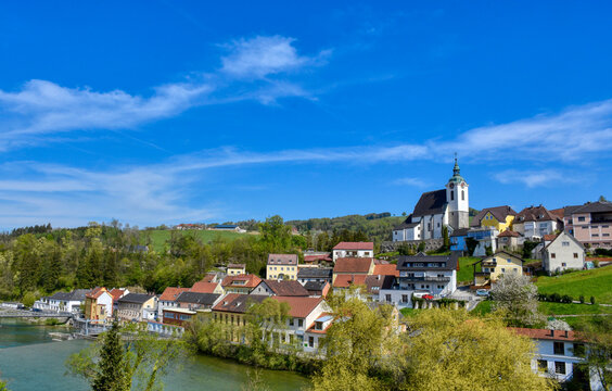 Steinbach, Dorf, Steyr, Steyrtal, Gr&uuml;nburg, Fluss, Kirche, Berg, Berghang, Ober&ouml;sterreich, Gemeinde, Kirchdorf, Traunviertel, Zentrum, Ortszentrum, Voralpenland, Haus, H&auml;user, Kirchturm, Kirche, Wahrz