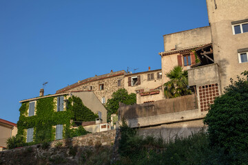 Fototapeta na wymiar Maisons traditionnelles du village de la Garde en France