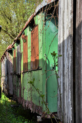 Wagen, Waggon, Güterwagen, Personenwagen, Steyrtalbahn, abgestellt, baufällig, ausgemustert, Rad, Räder, Achse, Radlager, Spurkranz, offen, gedeckt, aufarbeiten, Abstellgleis, verrottet, Holz, Güterwa