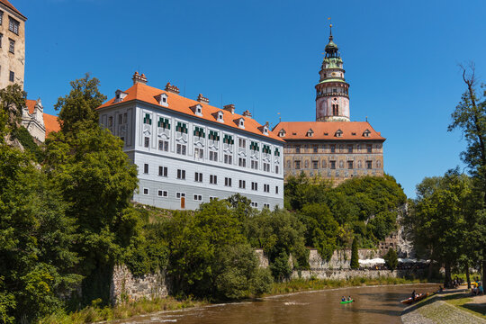 The view of the Cesky Krumlov castle from the Vltava river. Spectacular renaissance and baroque chateau and castle in Český Krumlov, South Bohemia, Czech Republic.