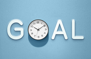 GOALの文字のO部分が時計になっている壁