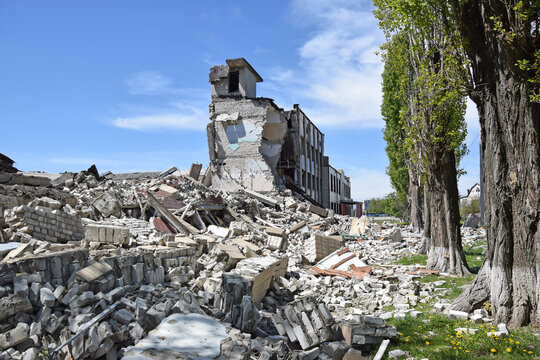 The Ukrainian school in the city of Kharkov was bombed as a result of the conflict between Ukraine and Russia.