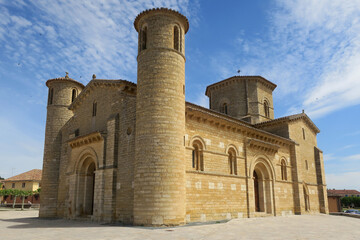 Fototapeta na wymiar Romanesque church of Fromista, Spain.