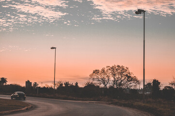 Al atardecer