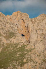 Fototapeta na wymiar the rock wall in the mountains