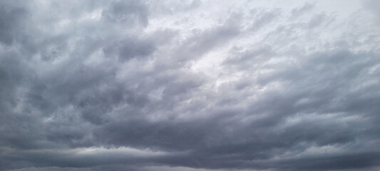 ceu com nuvens escuras 