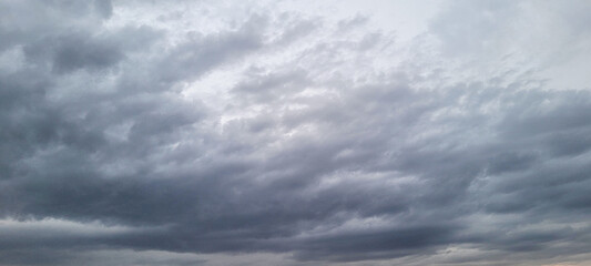 ceu com nuvens escuras 