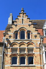 Fototapeta na wymiar Fassade mit Stufengiebel in Nieuwpoort