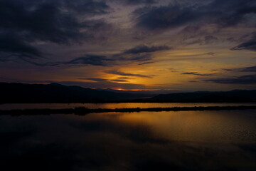 Fototapeta na wymiar 田植え前の水田の水に映り込む山里の夕景