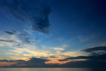 Fototapeta na wymiar morning sunrise from the sea of ​​clouds and brightly colored skies