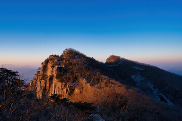 Naklejka premium Scenic view of Mt.daedunsan during sunrise
