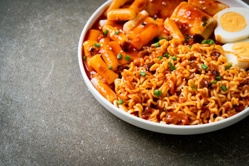 Korean instant noodles with Korean rice cake and fish cake and boiled egg