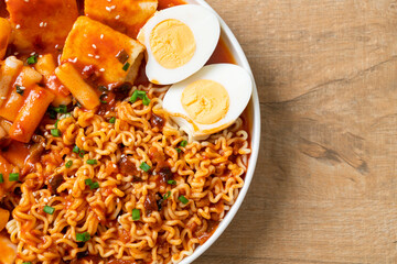 Korean instant noodles with Korean rice cake and fish cake and boiled egg