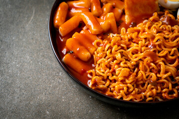 Korean instant noodles with Korean rice cake and fish cake and boiled egg