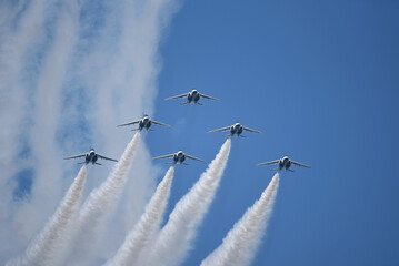 アクロバット飛行 デルタループ