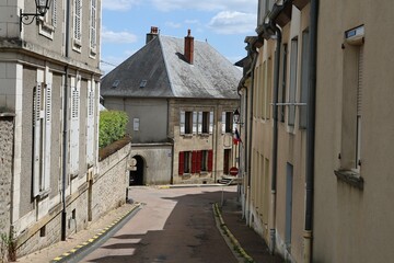 Rue typique, ville de Chateau Chinon, département de la Nievre, France