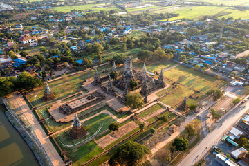 Obraz premium Aerial view of Wat Chaiwatthanaram, famous ruin temple near the Chao Phraya river in Ayutthaya, Thailand