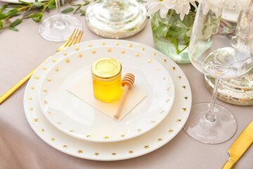 Honey bonbonniere on served for wedding table