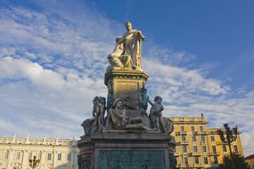 Fototapeta na wymiar Monument to Camillo Benso at Piazza Carlo Emanuele II in Turin